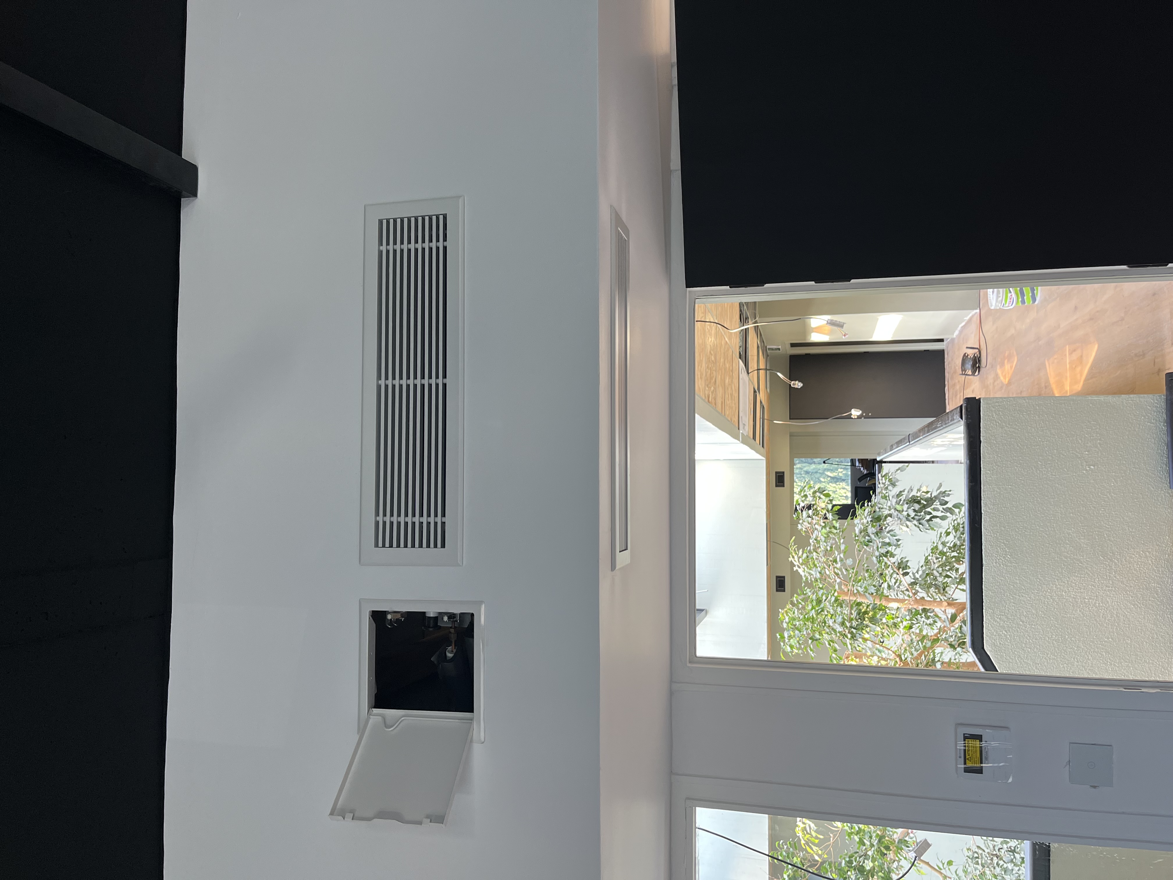 Gainable basse pression Heiwa int&eacute;gr&eacute; dans un soffite de bureau