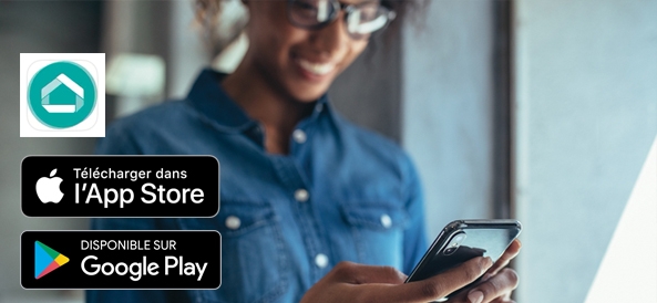 Visuel femme sur son téléphone avec logos App Store et Google Play Store